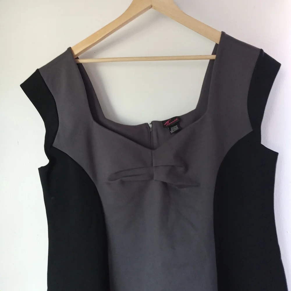 Torrid 24 Colorblock Dress - Picture 4 of 10